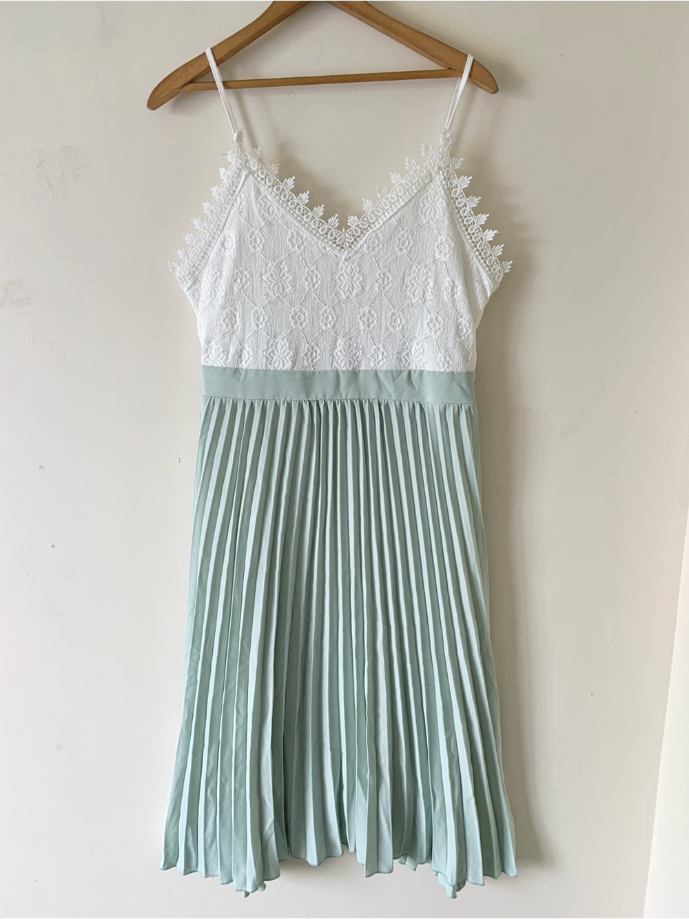 White Lace Bodice Spaghetti Strap Mint Pleated Midi Dress